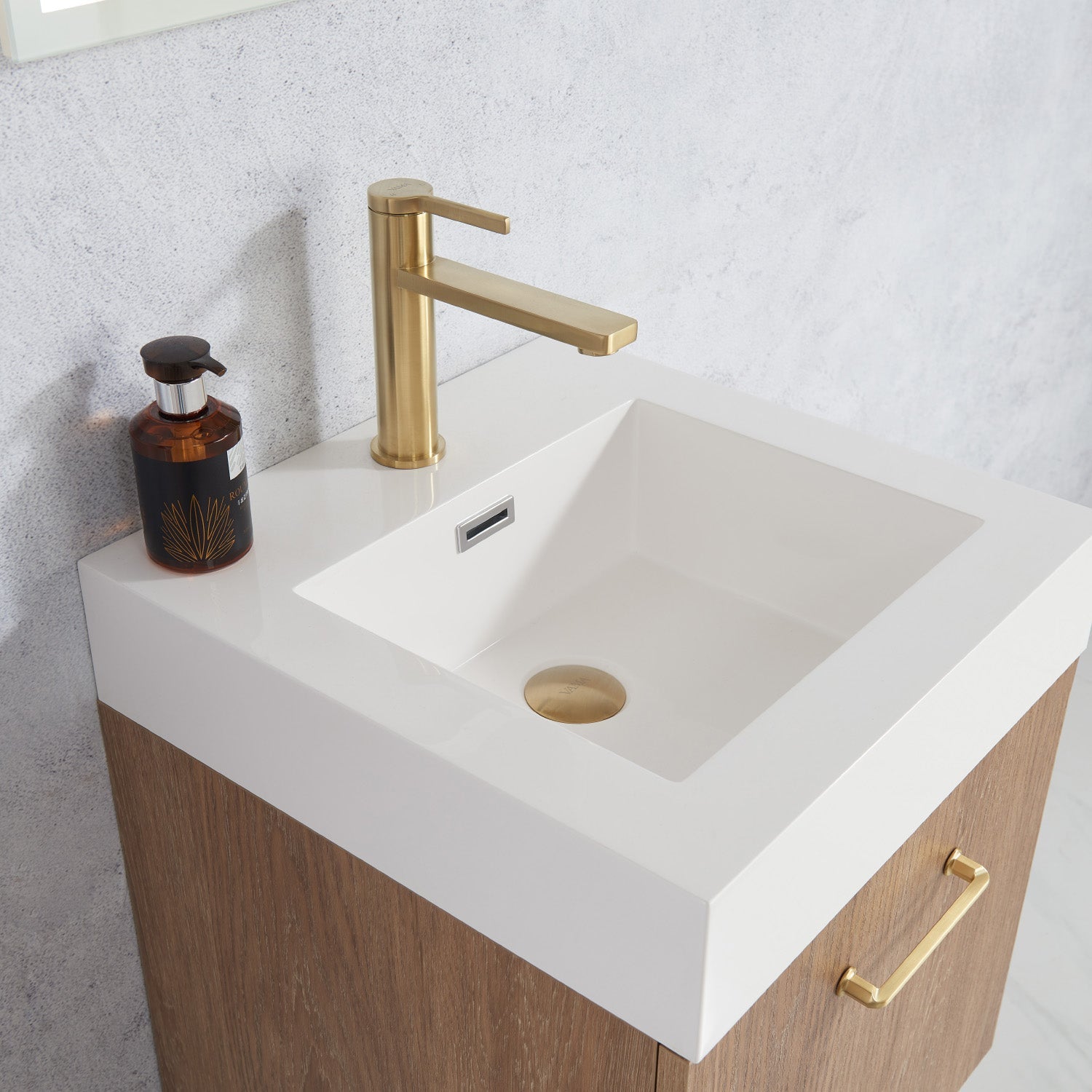 Vinnova Design Alistair 18" Single Sink Bath Vanity in North American Oak with Whole Artificial Stone Basin Top - New Star Living